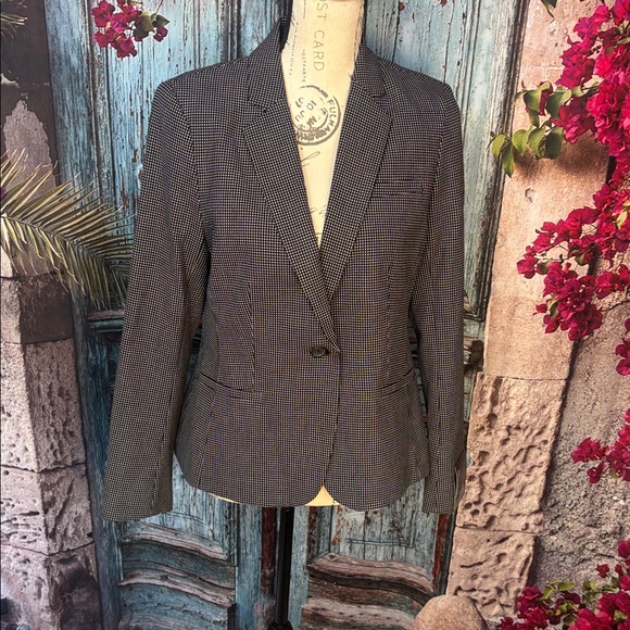 Banana Republic Jackets & Blazers - Banana Republic black and white blazer NWT, size 8P